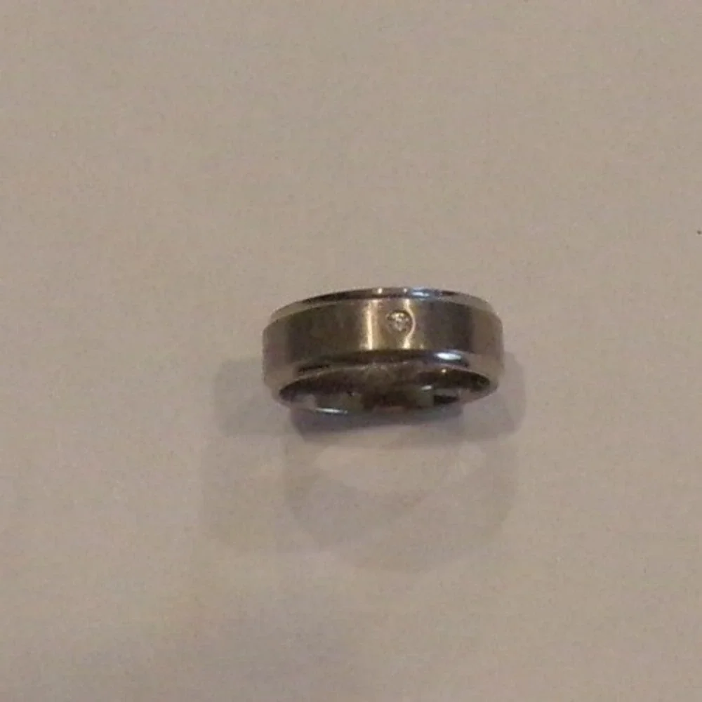 Unbranded Band Ring Mens Size 10 Titanium with Accent Stone Size 10